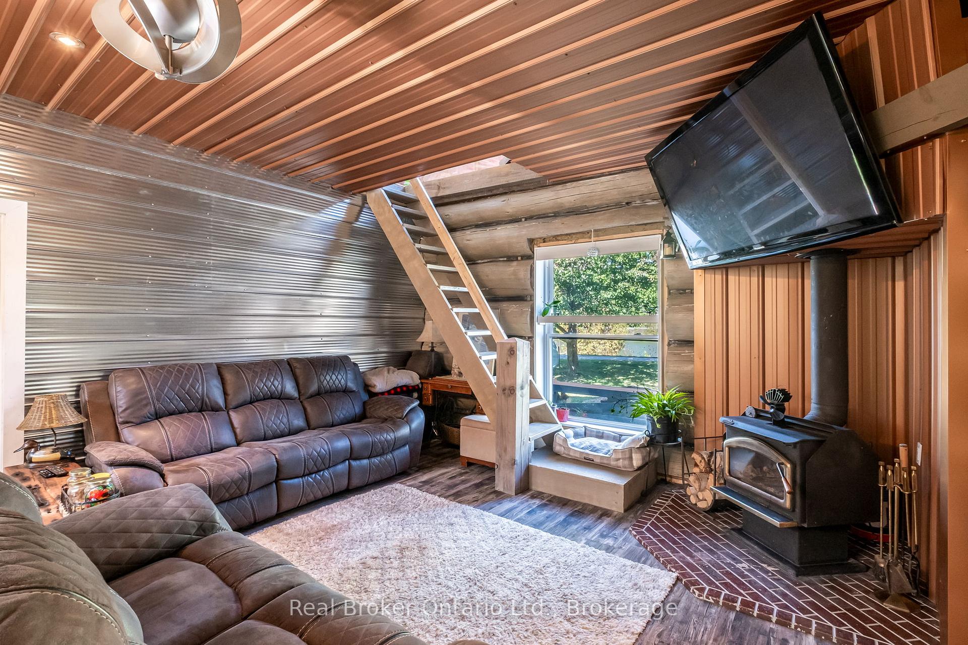 Photo 7 of 68 Talbot Drive, Brock, Beaverton — HOMEH