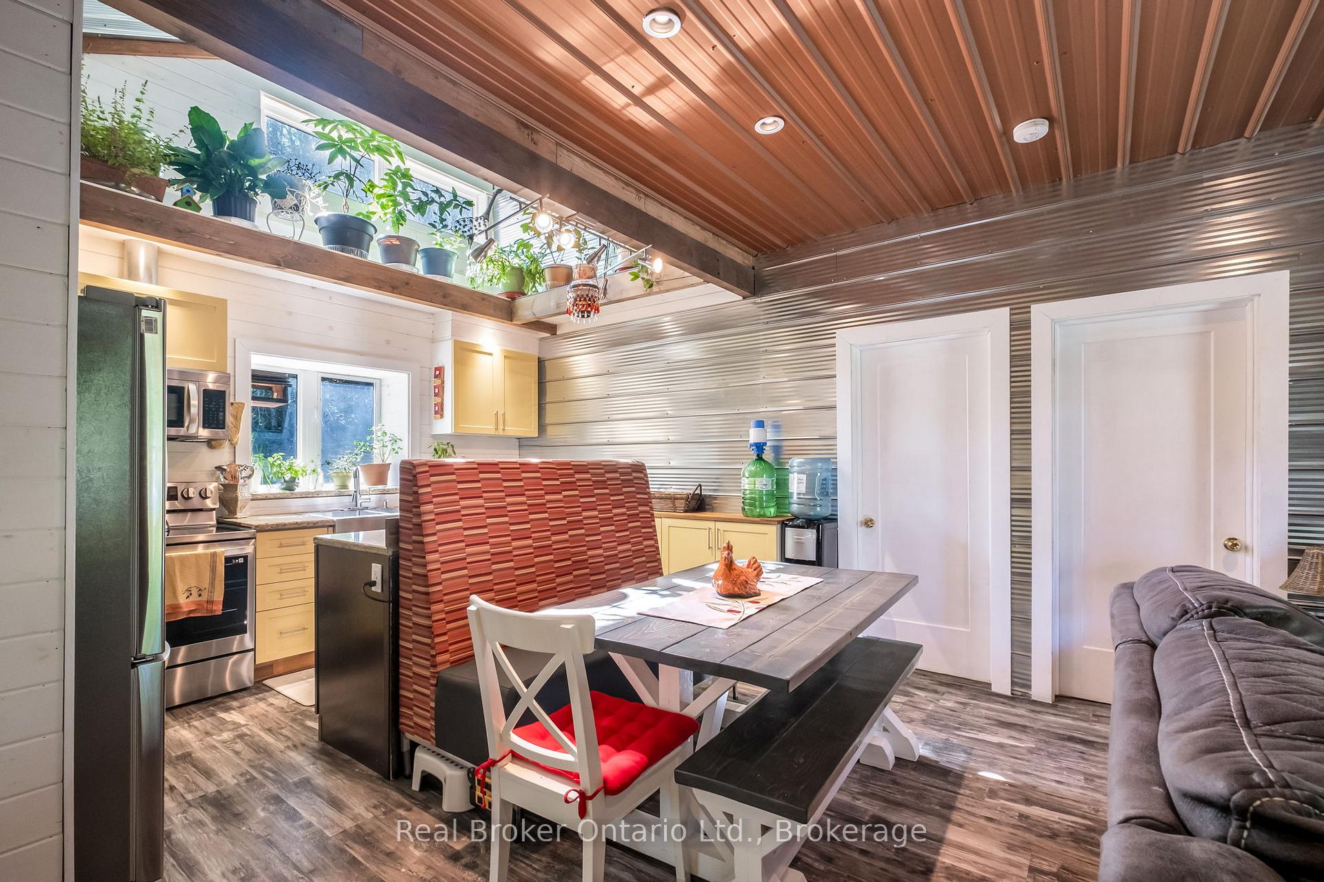 Photo 8 of 68 Talbot Drive, Brock, Beaverton — HOMEH