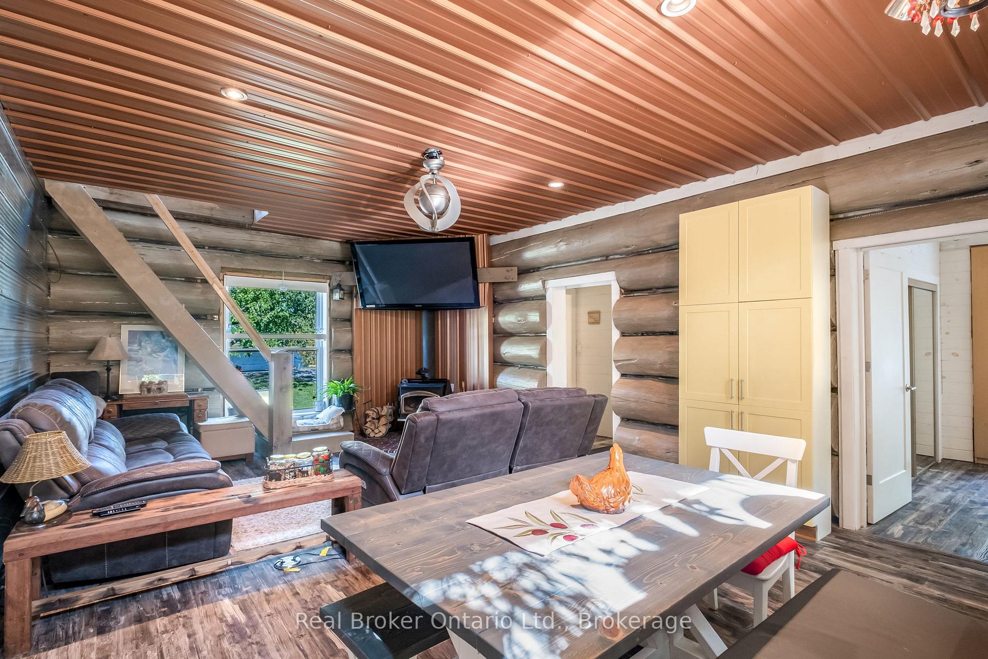 Photo 12 of 68 Talbot Drive, Brock, Beaverton — HOMEH