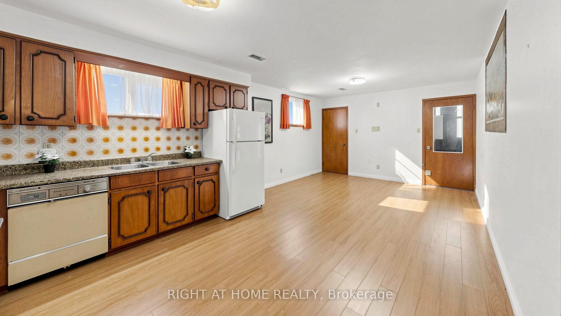 Photo 5 of 20 Torrens Avenue, Toronto, Broadview North — HOMEH