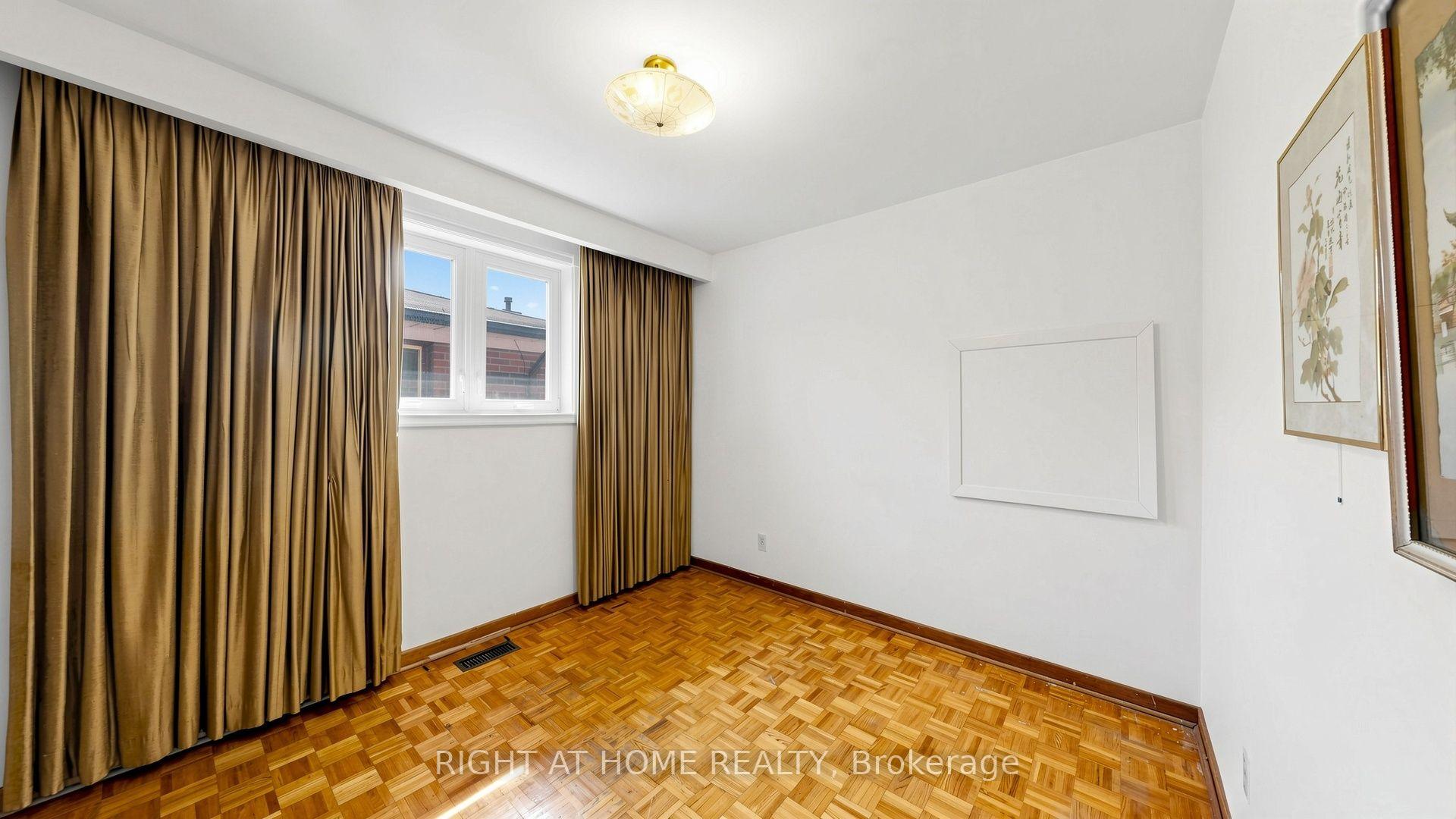 Photo 16 of 20 Torrens Avenue, Toronto, Broadview North — HOMEH