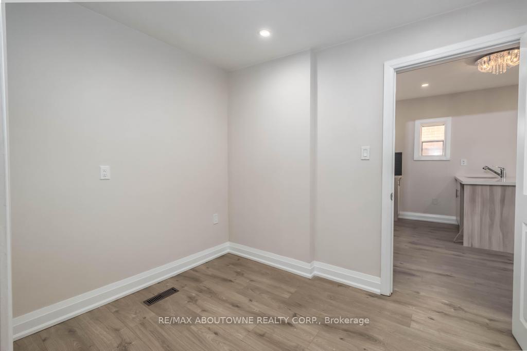 Photo 8 of 131 West Avenue N, Hamilton, Landsdale — HOMEH