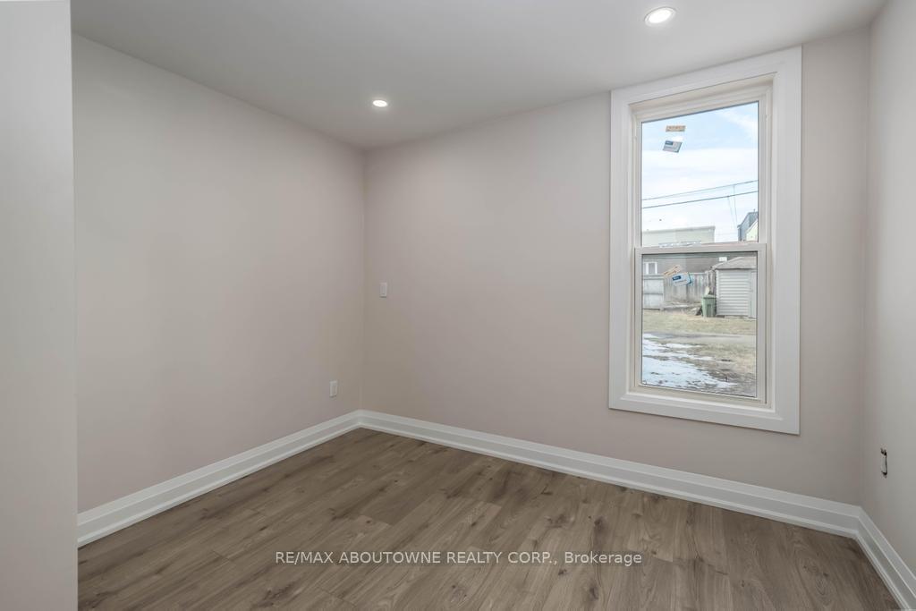 Photo 11 of 131 West Avenue N, Hamilton, Landsdale — HOMEH