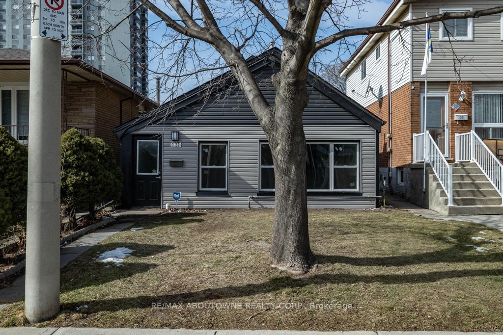 Photo 14 of 131 West Avenue N, Hamilton, Landsdale — HOMEH