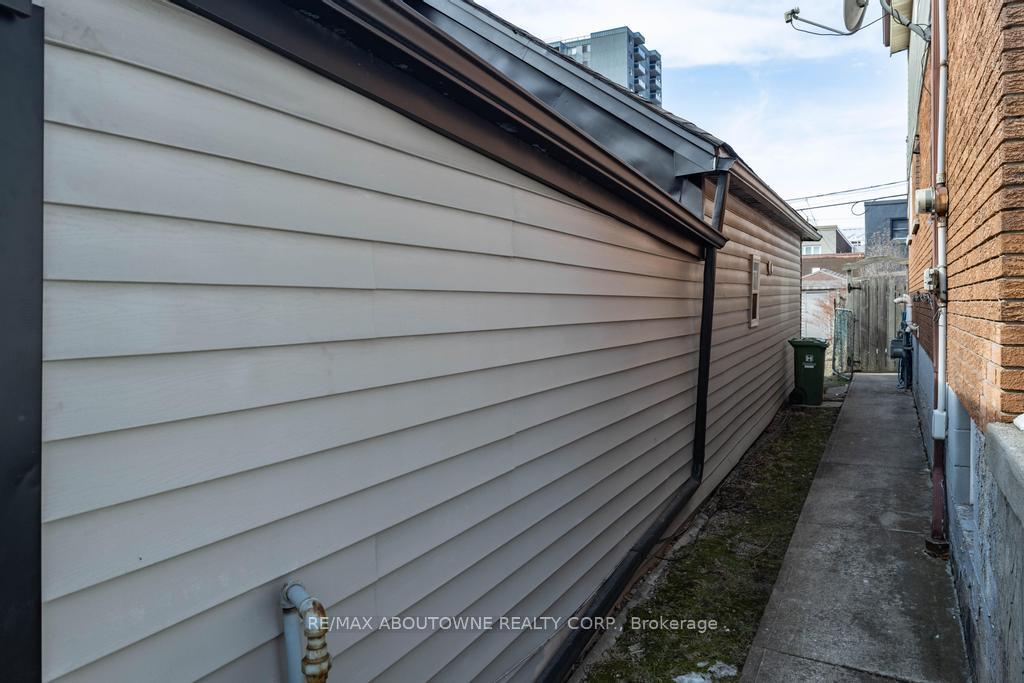 Photo 17 of 131 West Avenue N, Hamilton, Landsdale — HOMEH