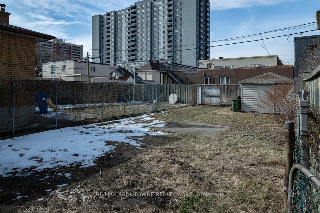 Photo 18 of 131 West Avenue N, Hamilton, Landsdale — HOMEH