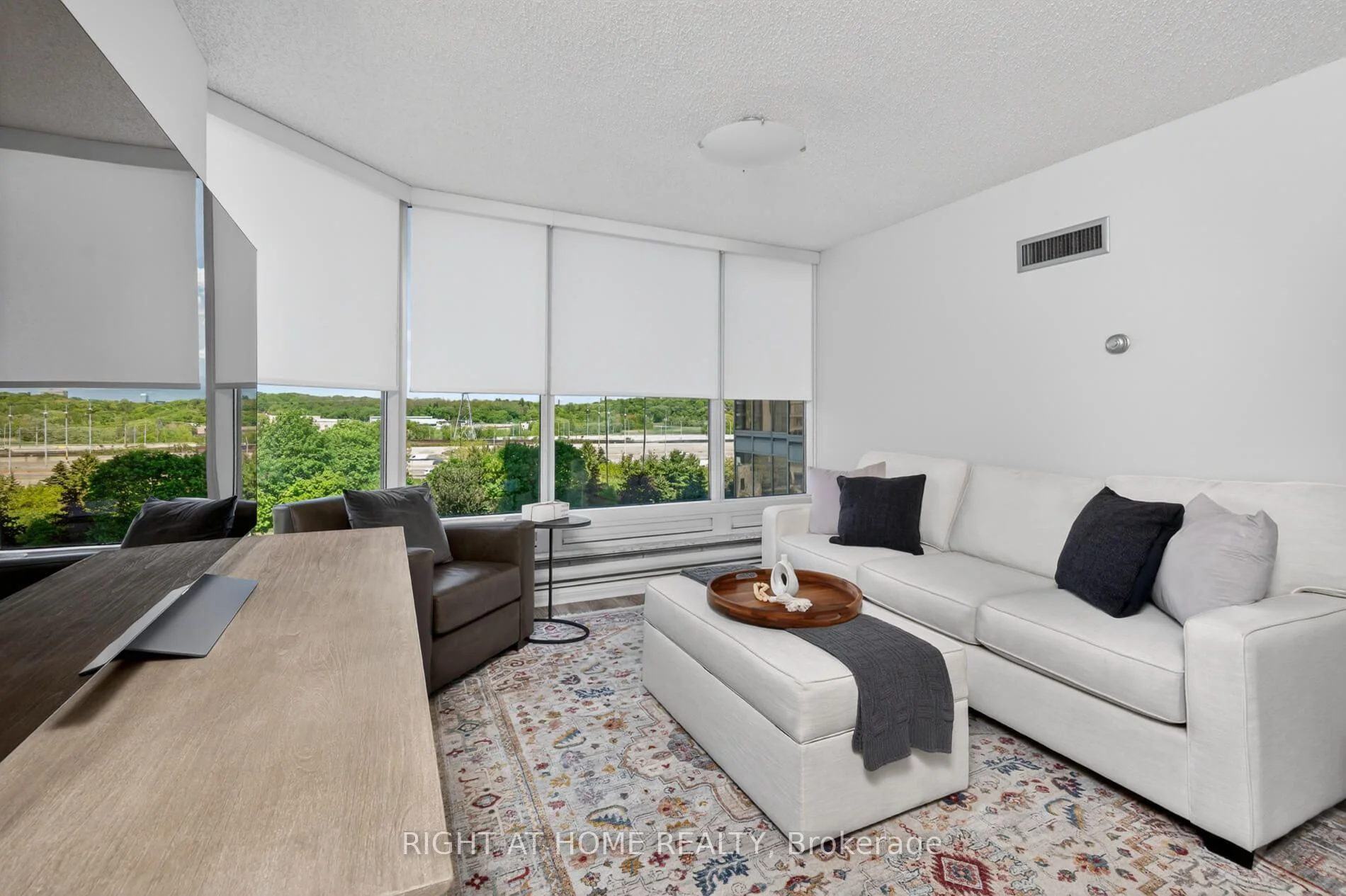 Photo 6 of Unit 607, 1 Palace Pier Court, Etobicoke, Mimico — HOMEH