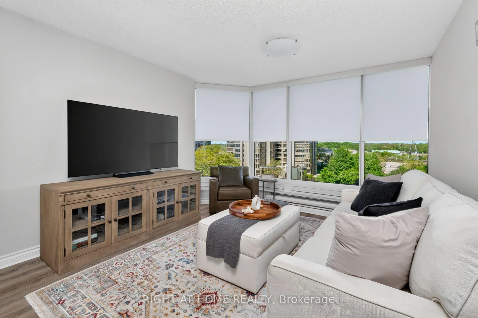 Photo 8 of Unit 607, 1 Palace Pier Court, Etobicoke, Mimico — HOMEH