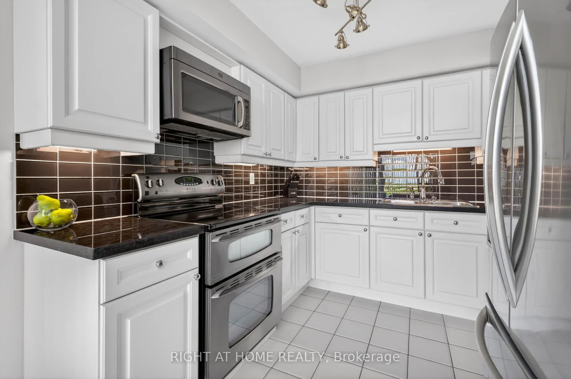 Photo 14 of Unit 607, 1 Palace Pier Court, Etobicoke, Mimico — HOMEH