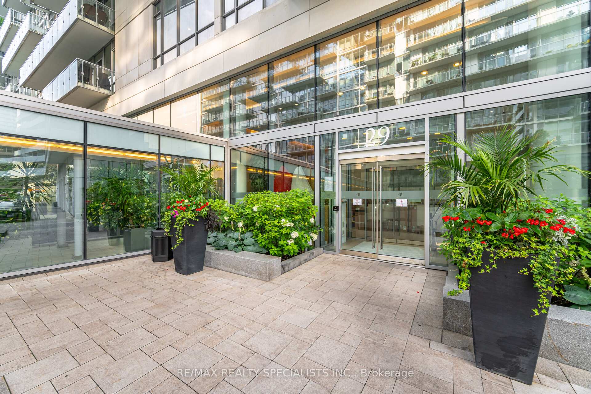 Photo 3 of Unit 1118, 29 Queens Quay E, Toronto, Waterfront Communities — HOMEH
