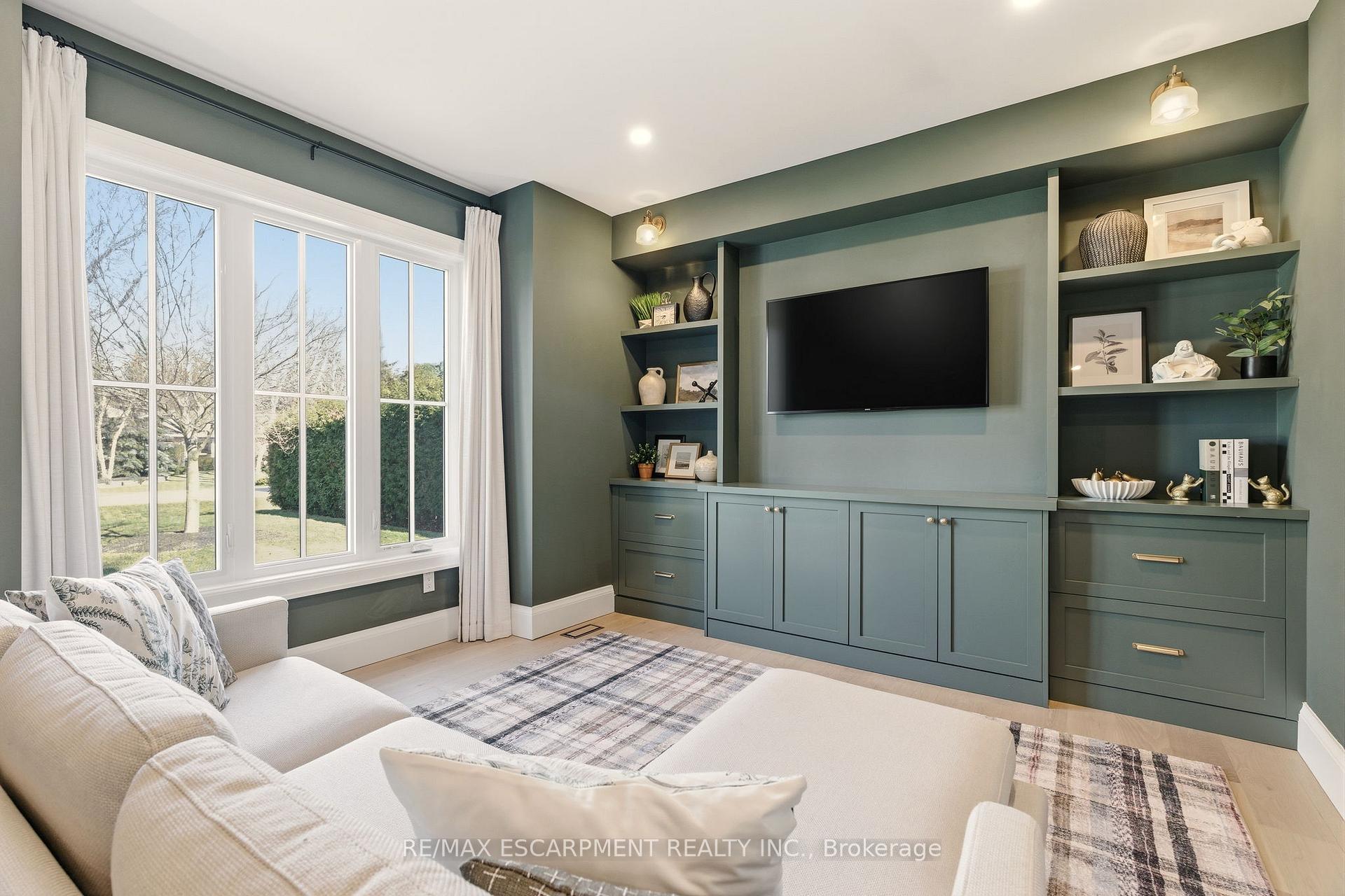 Photo 7 of 940 Gorton Avenue, Burlington, Bayview — HOMEH