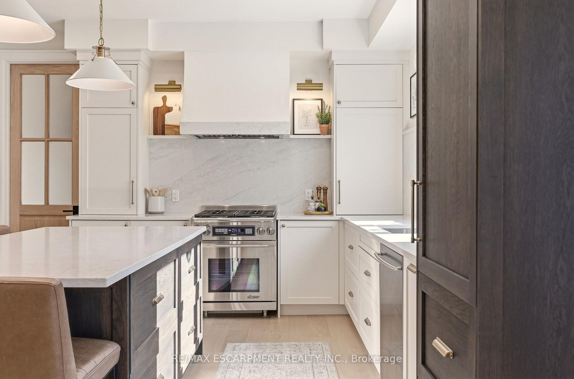 Photo 16 of 940 Gorton Avenue, Burlington, Bayview — HOMEH