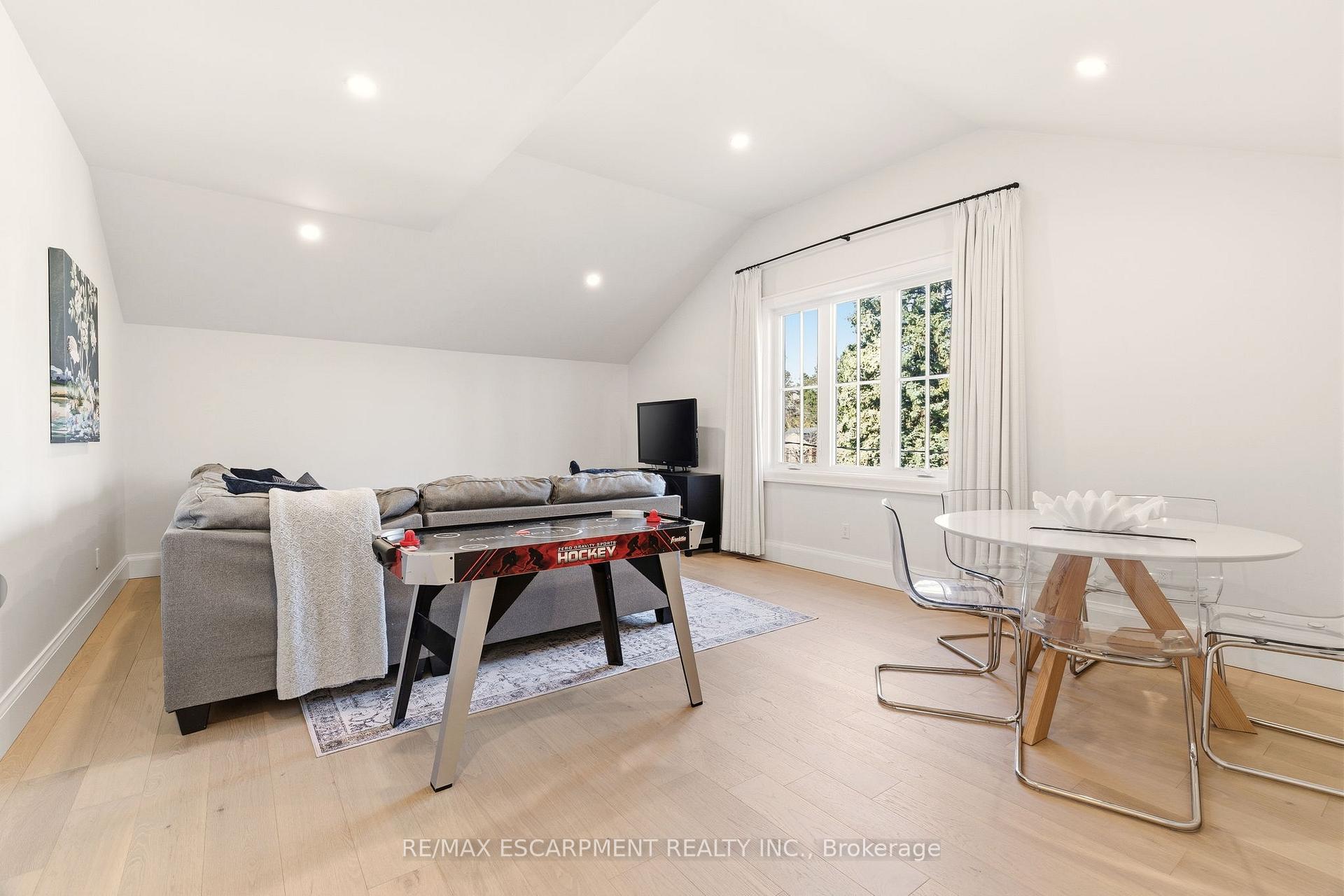 Photo 40 of 940 Gorton Avenue, Burlington, Bayview — HOMEH