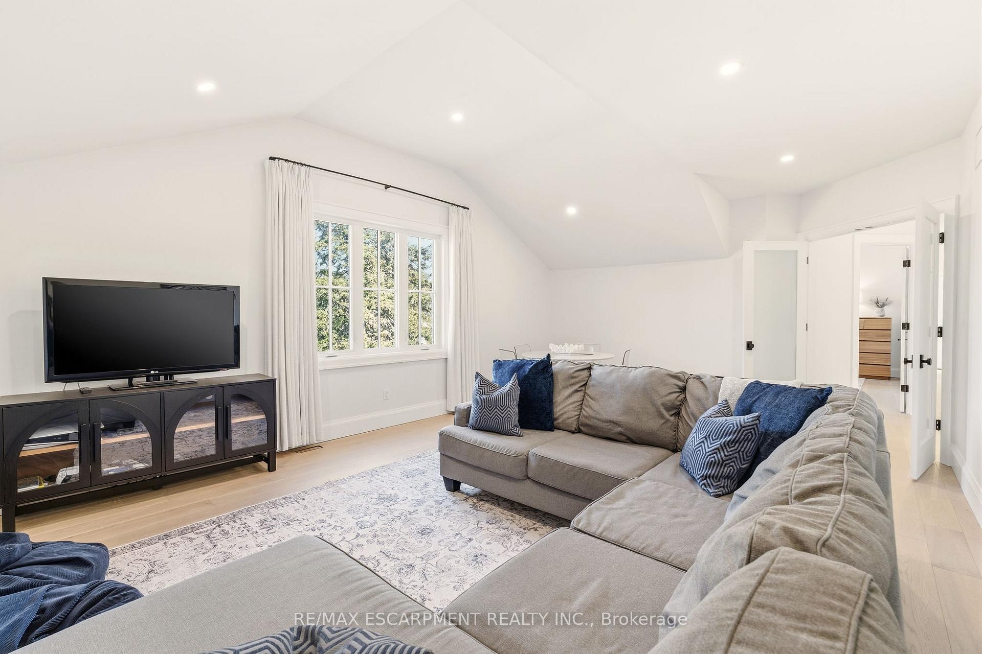 Photo 41 of 940 Gorton Avenue, Burlington, Bayview — HOMEH