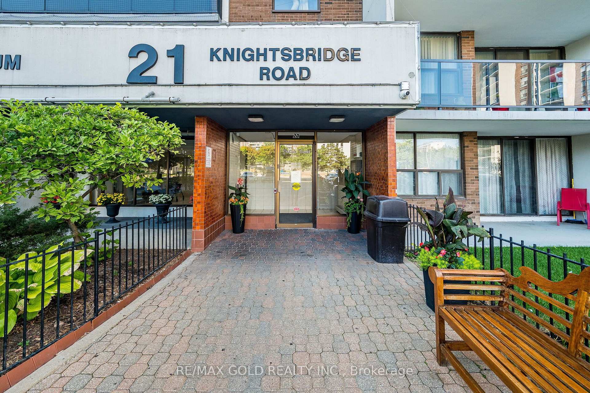 Photo 4 of Unit 407, 21 Knightsbridge Road, Brampton, Queen Street Corridor — HOMEH