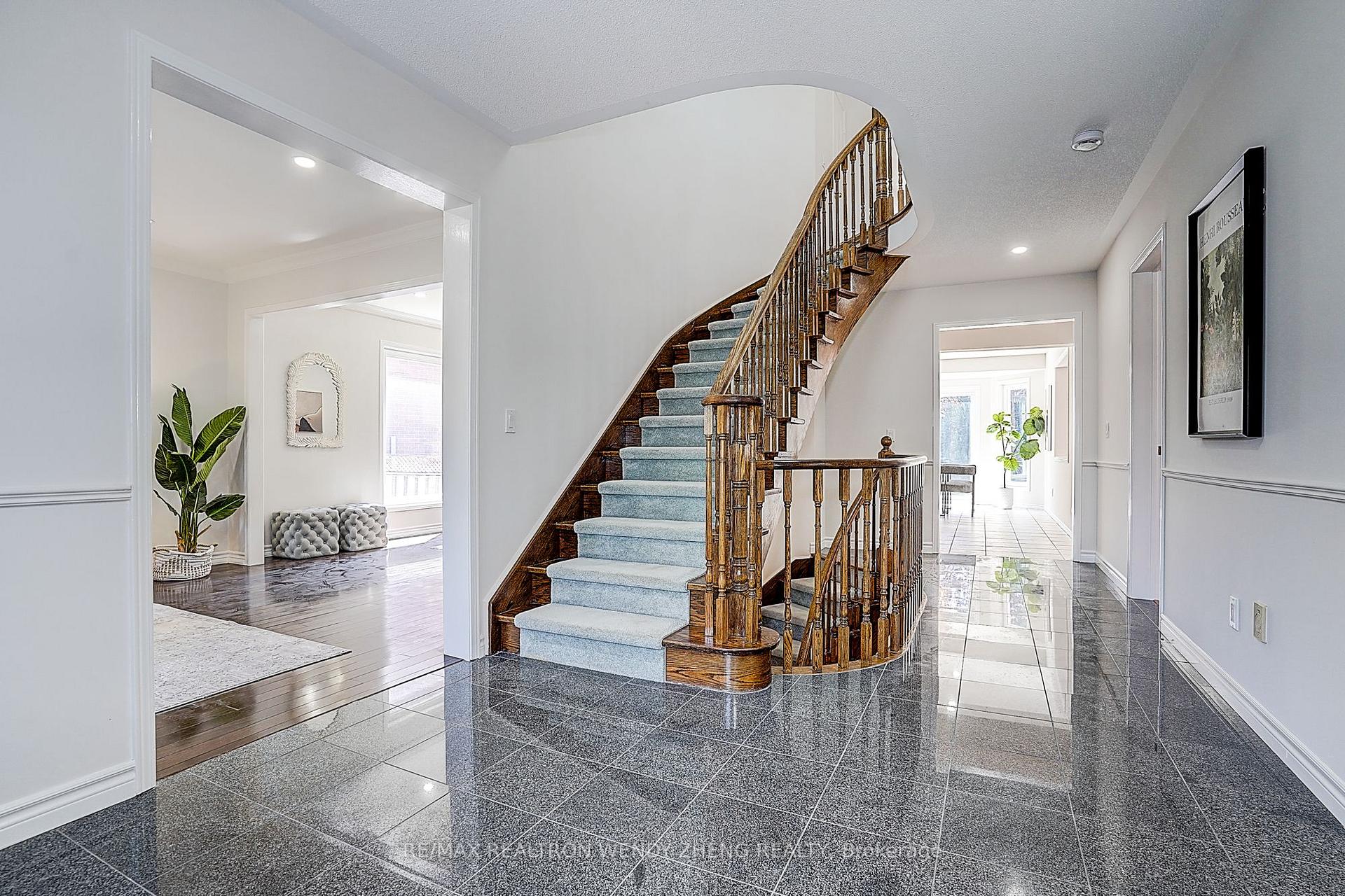 Photo 5 of 57 Loring Crescent, Markham, Unionville — HOMEH
