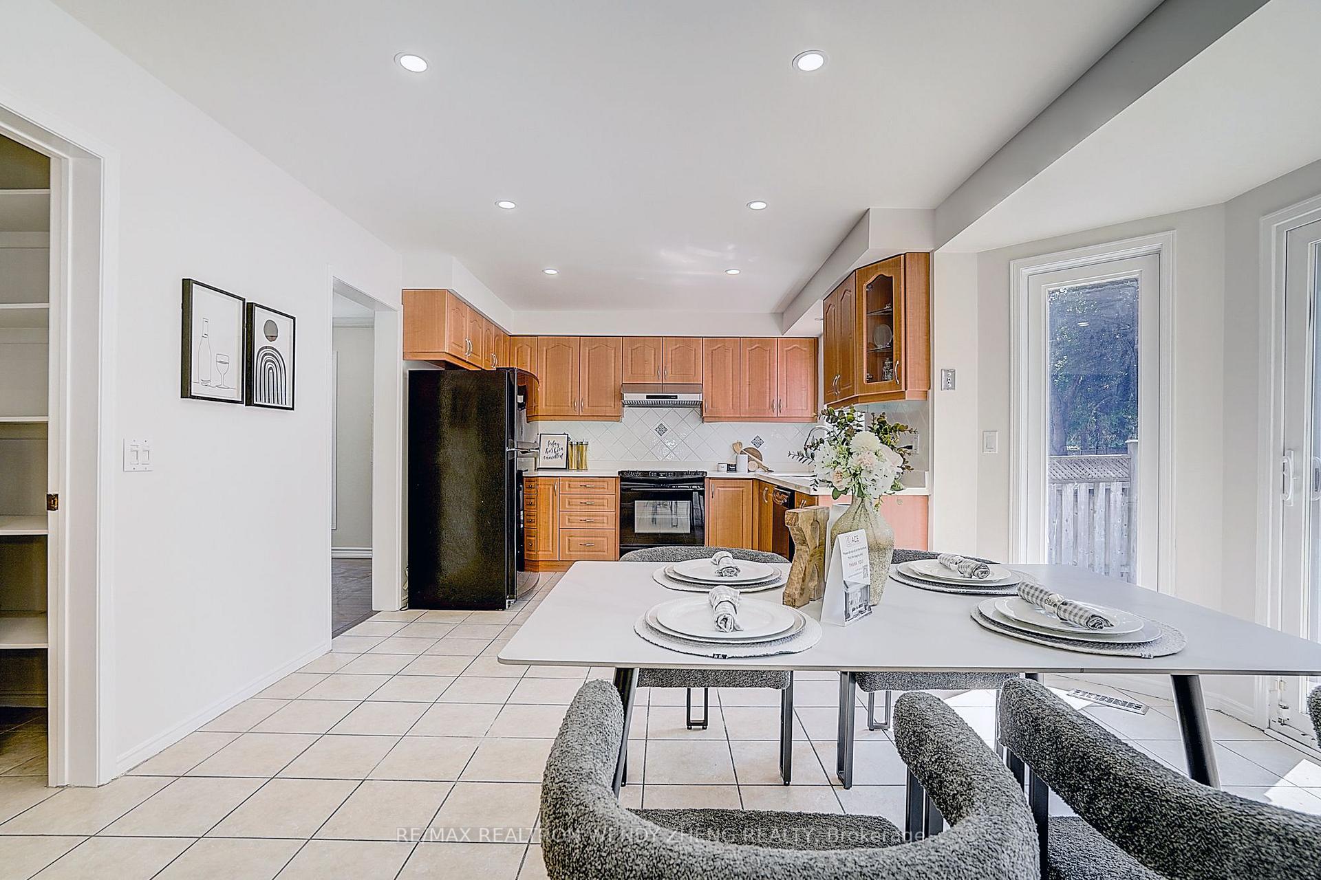 Photo 15 of 57 Loring Crescent, Markham, Unionville — HOMEH
