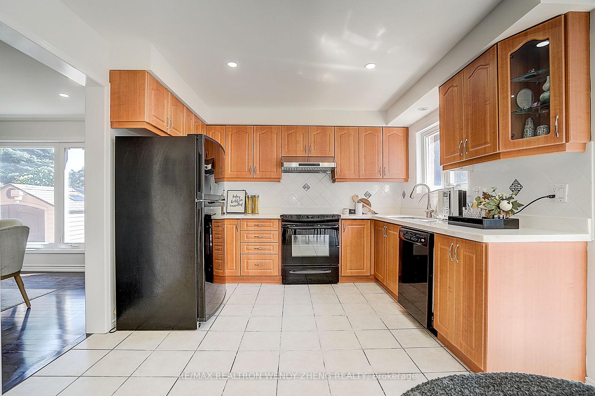 Photo 16 of 57 Loring Crescent, Markham, Unionville — HOMEH