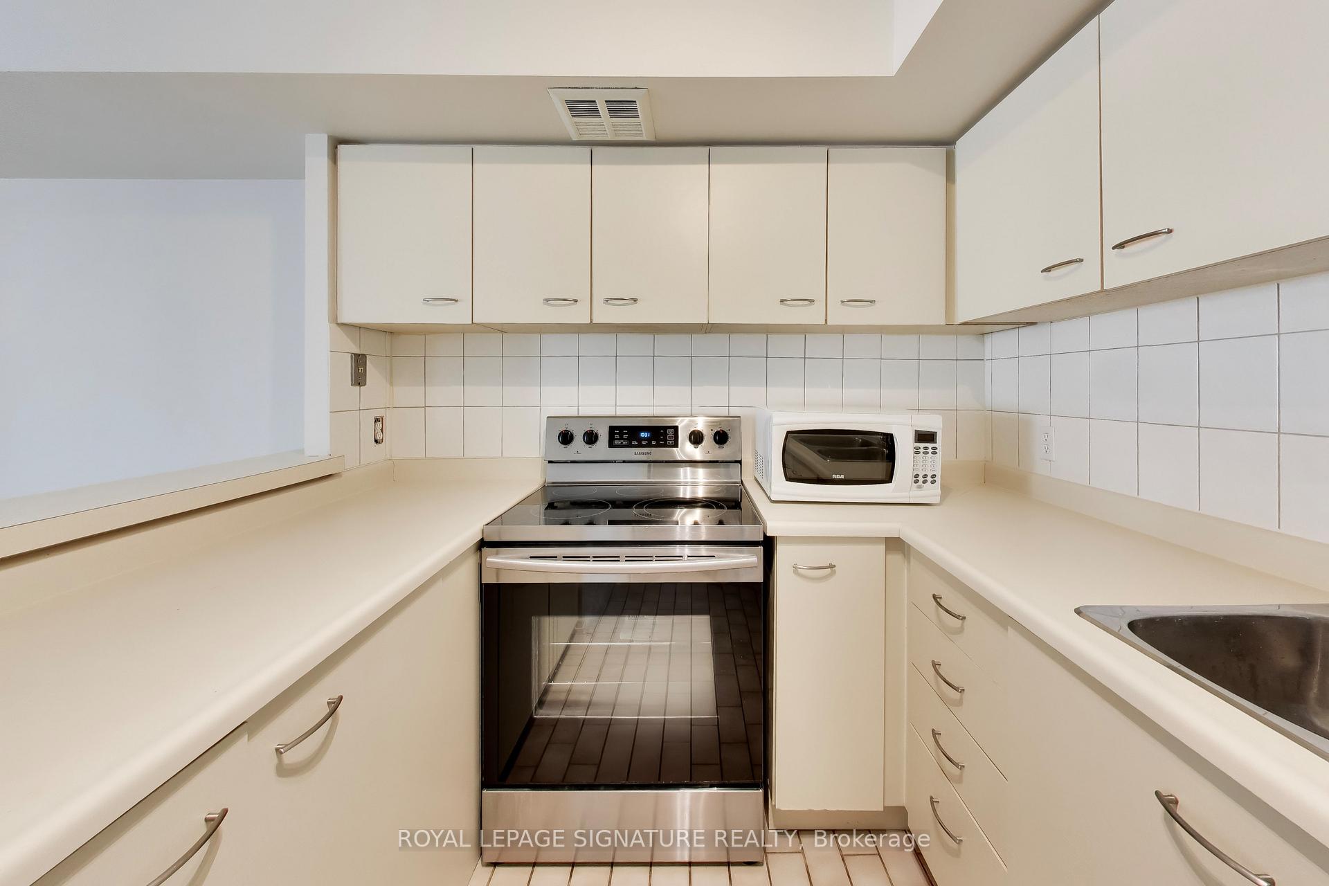 Photo 11 of Unit 2313, 25 The Esplanade, Toronto, Waterfront Communities — HOMEH