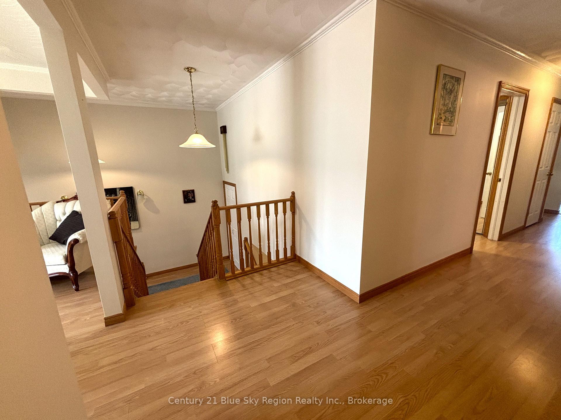Photo 6 of 877 O'Brien Street, North Bay, Central — HOMEH