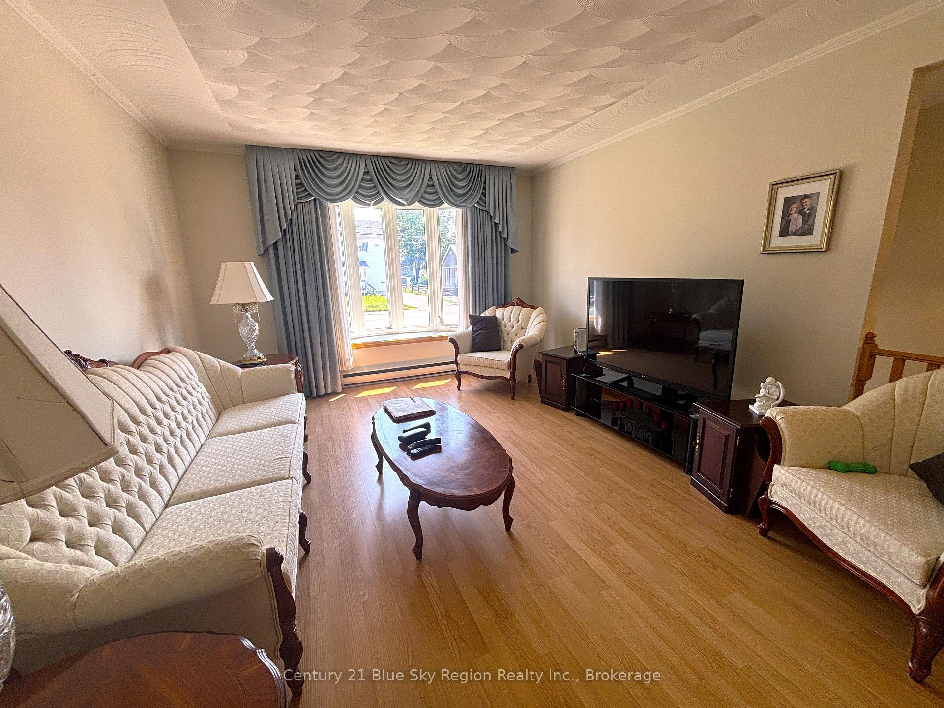 Photo 7 of 877 O'Brien Street, North Bay, Central — HOMEH