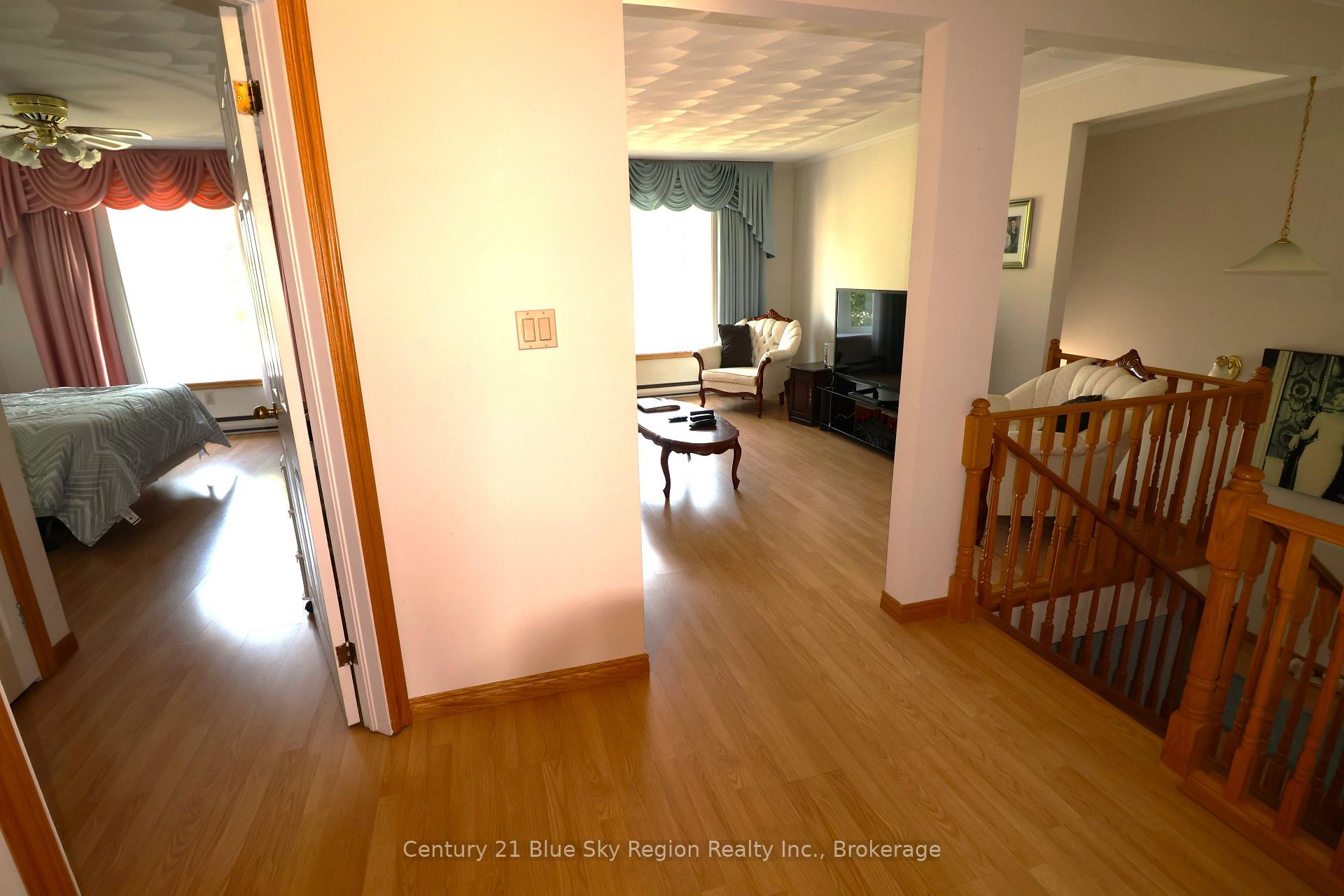 Photo 8 of 877 O'Brien Street, North Bay, Central — HOMEH