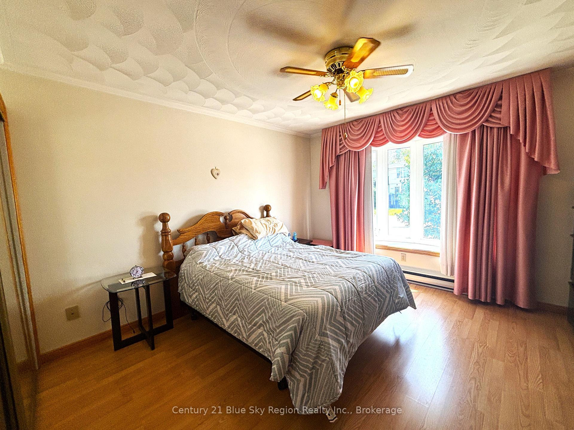 Photo 9 of 877 O'Brien Street, North Bay, Central — HOMEH