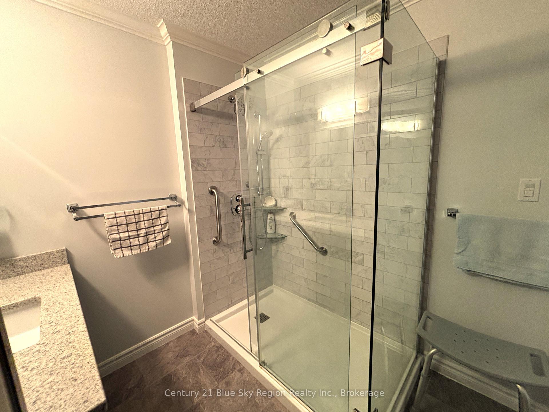 Photo 12 of 877 O'Brien Street, North Bay, Central — HOMEH