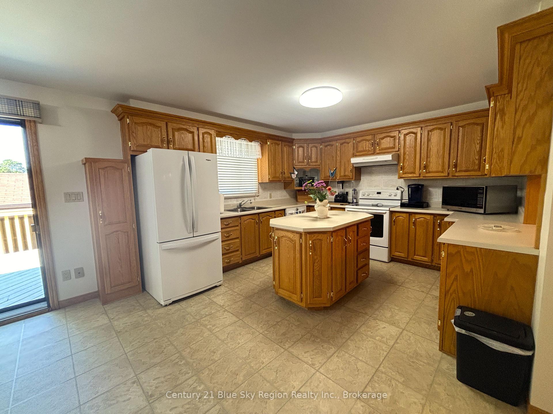 Photo 13 of 877 O'Brien Street, North Bay, Central — HOMEH