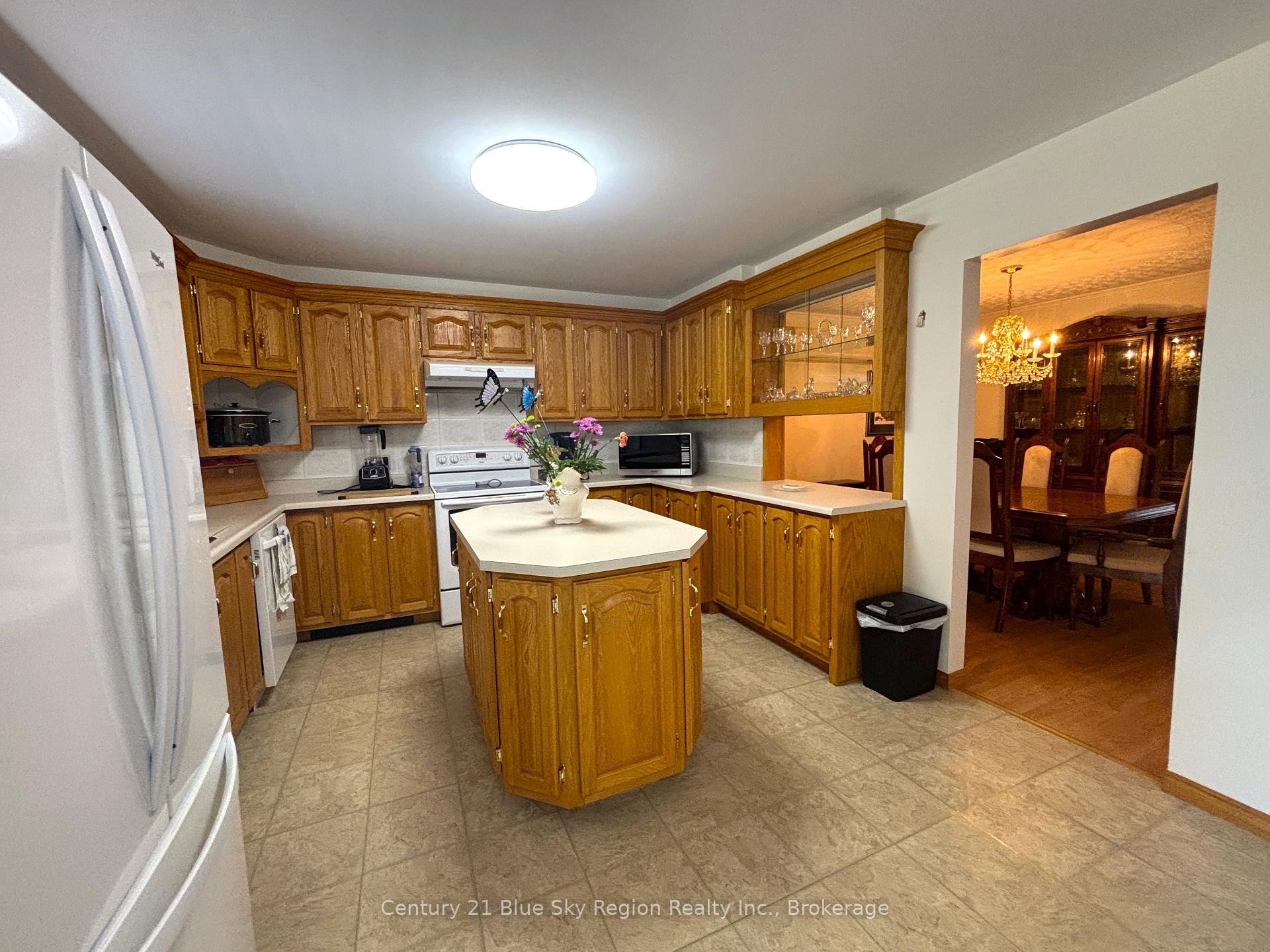 Photo 14 of 877 O'Brien Street, North Bay, Central — HOMEH