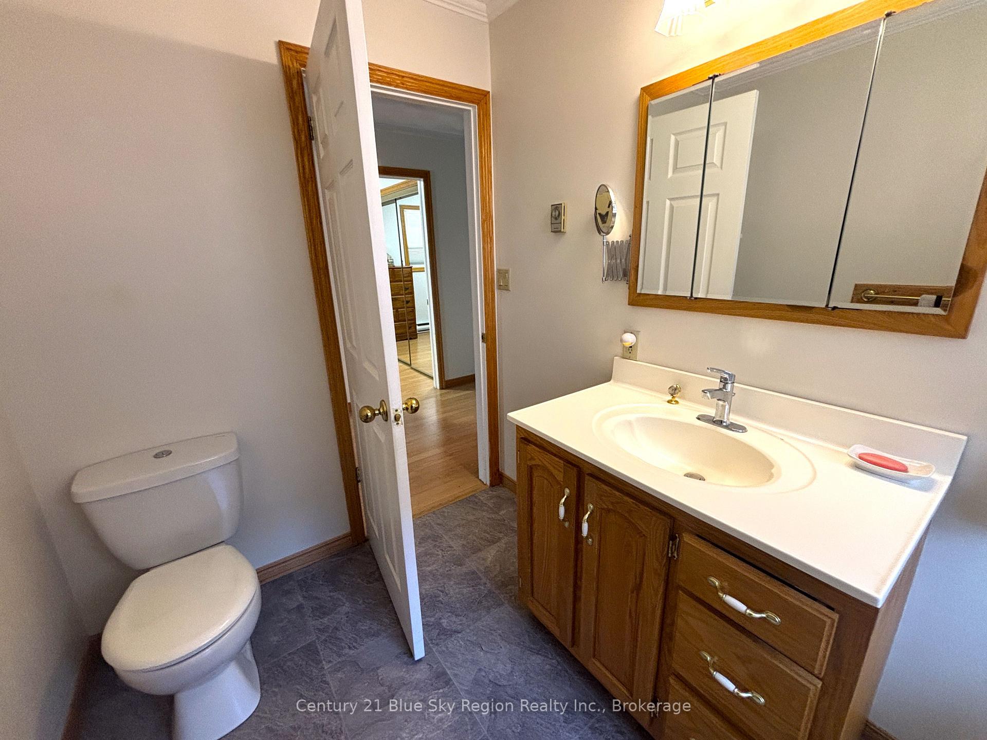 Photo 21 of 877 O'Brien Street, North Bay, Central — HOMEH