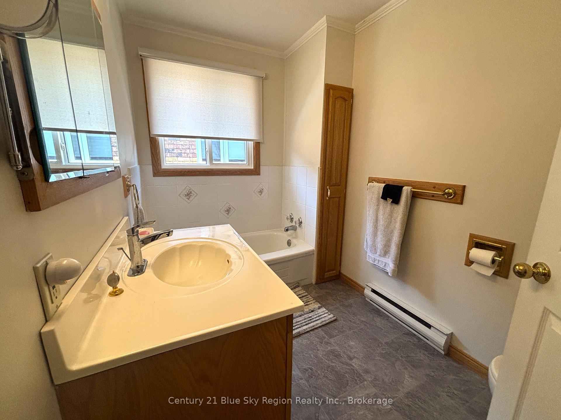 Photo 22 of 877 O'Brien Street, North Bay, Central — HOMEH