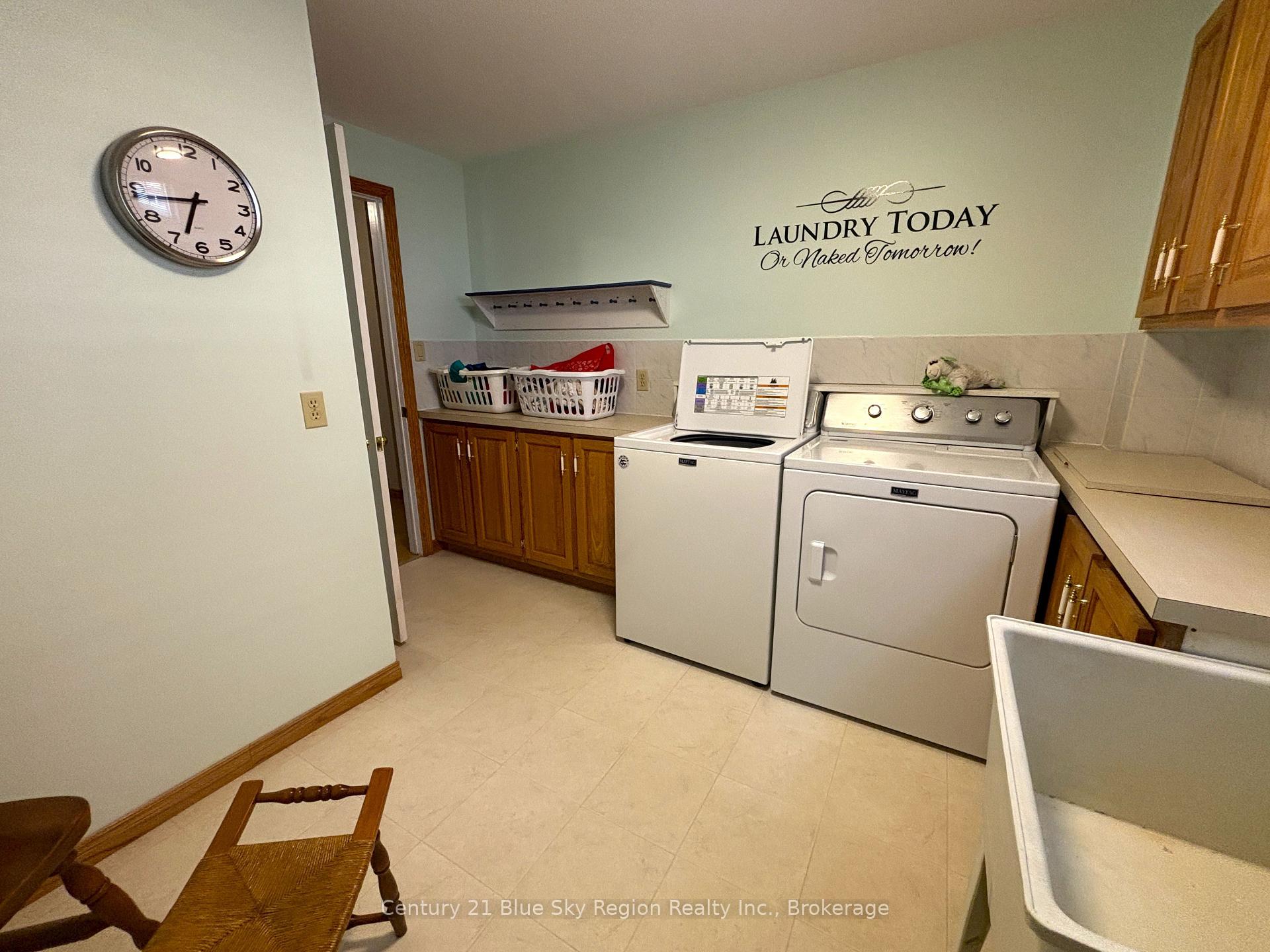Photo 33 of 877 O'Brien Street, North Bay, Central — HOMEH