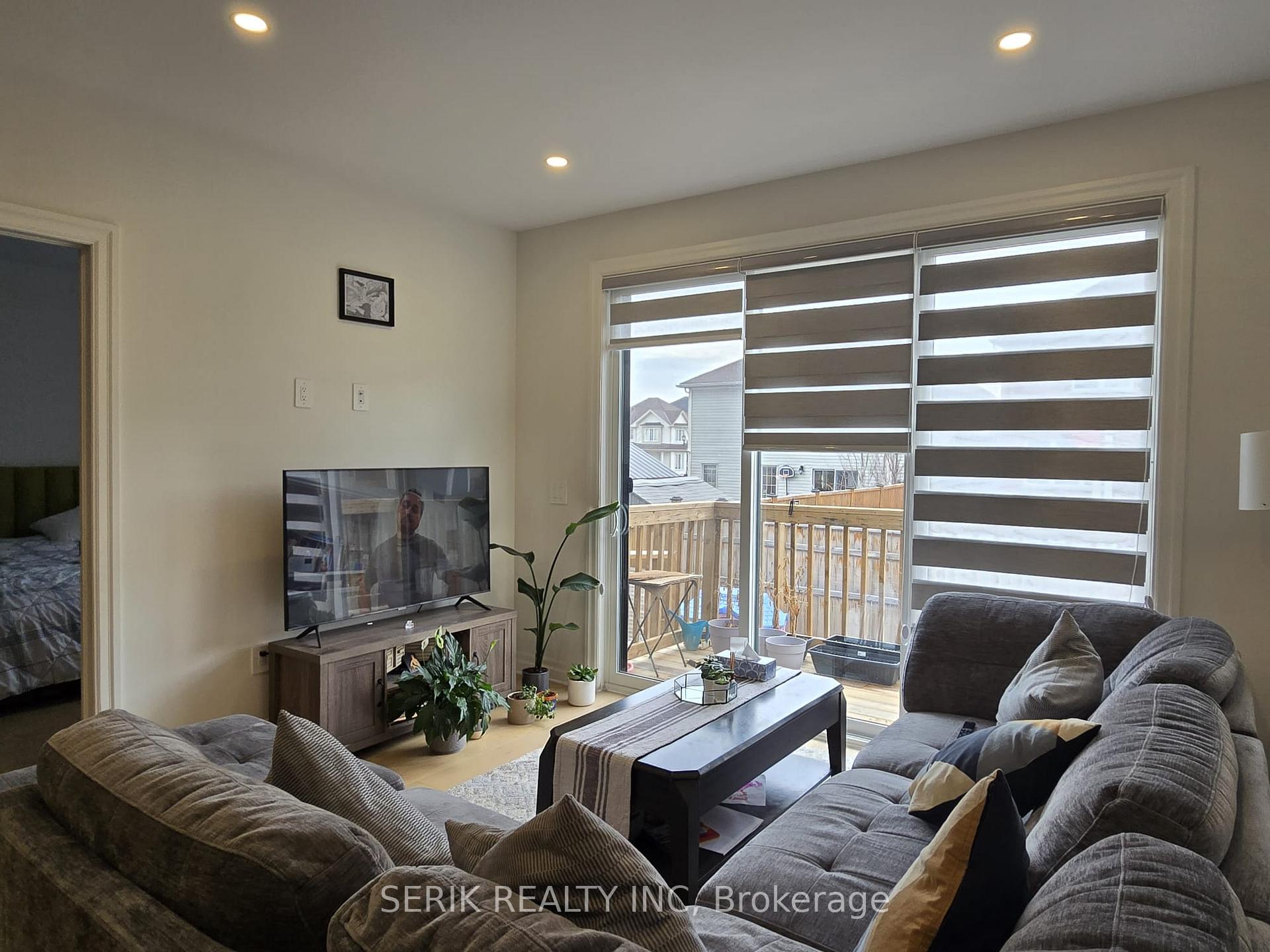 Photo 2 of Main -7520 Splendour Drive, Niagara Falls, Brown — HOMEH