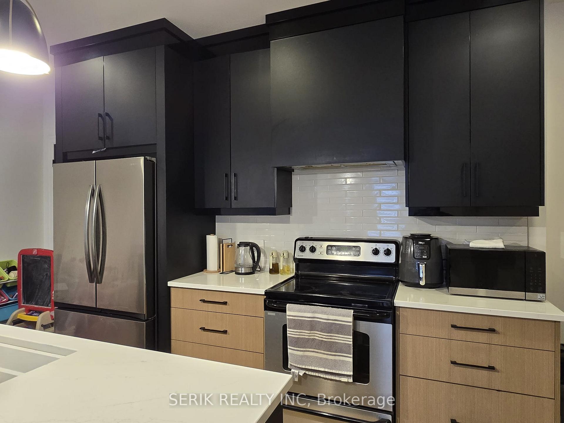 Photo 4 of Main -7520 Splendour Drive, Niagara Falls, Brown — HOMEH