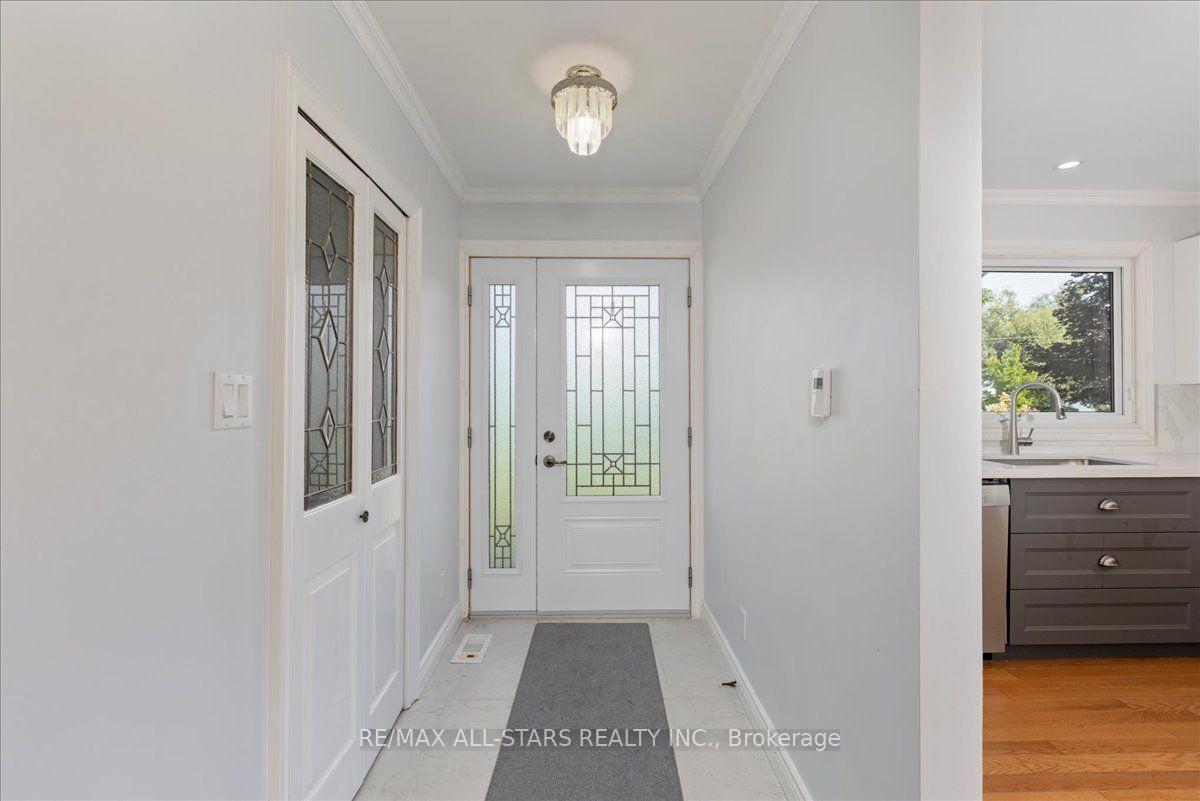 Photo 5 of 35 Lake Drive E, Georgina, Keswick North — HOMEH