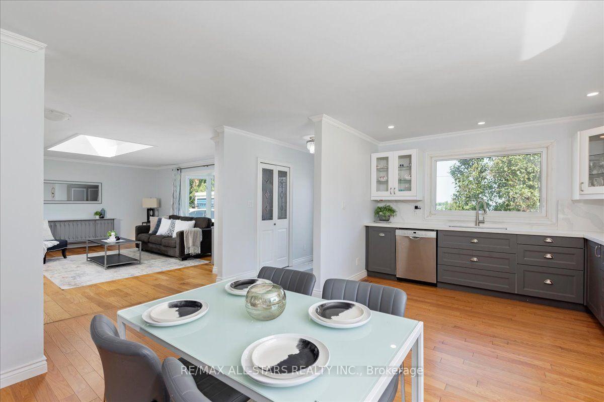 Photo 10 of 35 Lake Drive E, Georgina, Keswick North — HOMEH