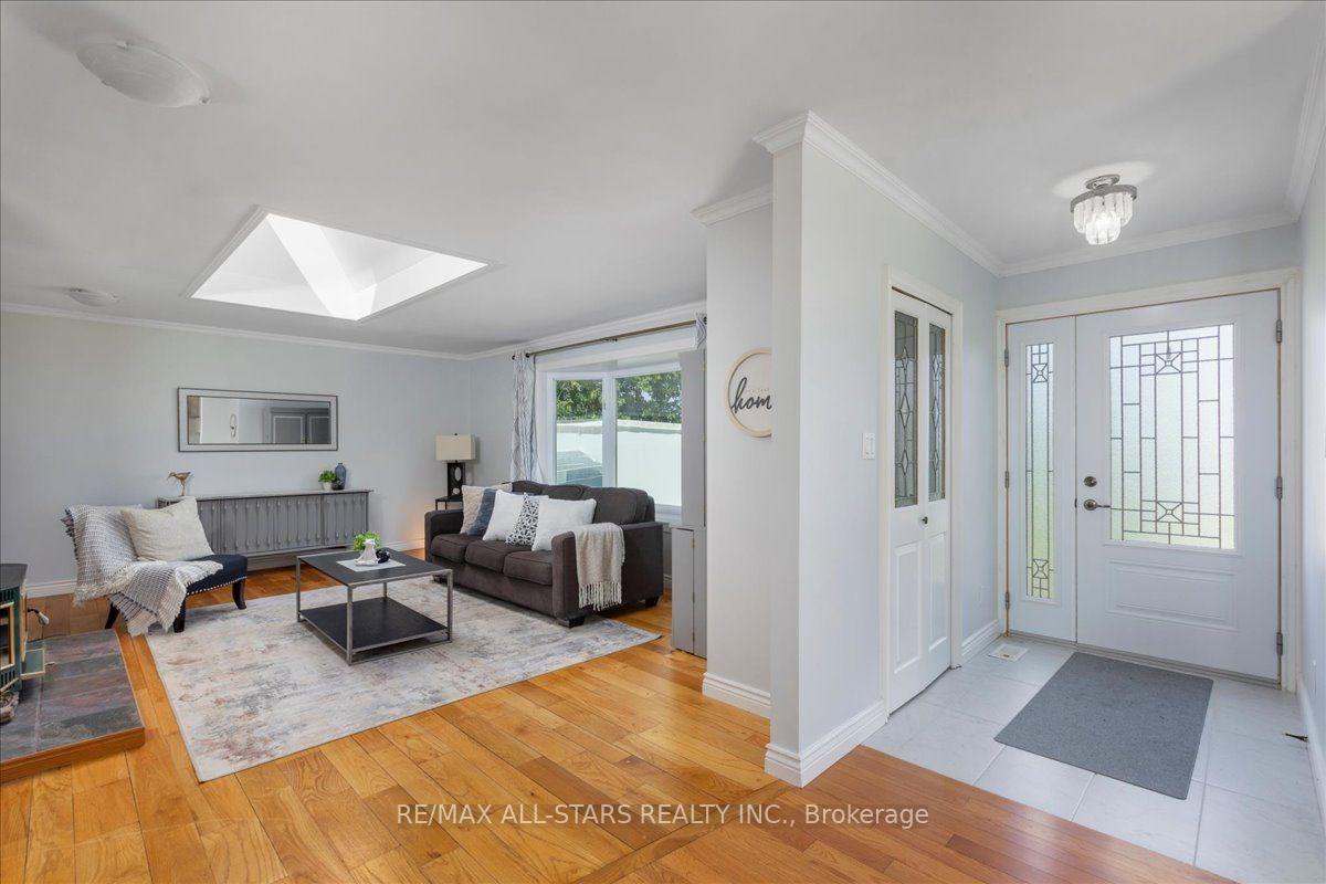 Photo 11 of 35 Lake Drive E, Georgina, Keswick North — HOMEH