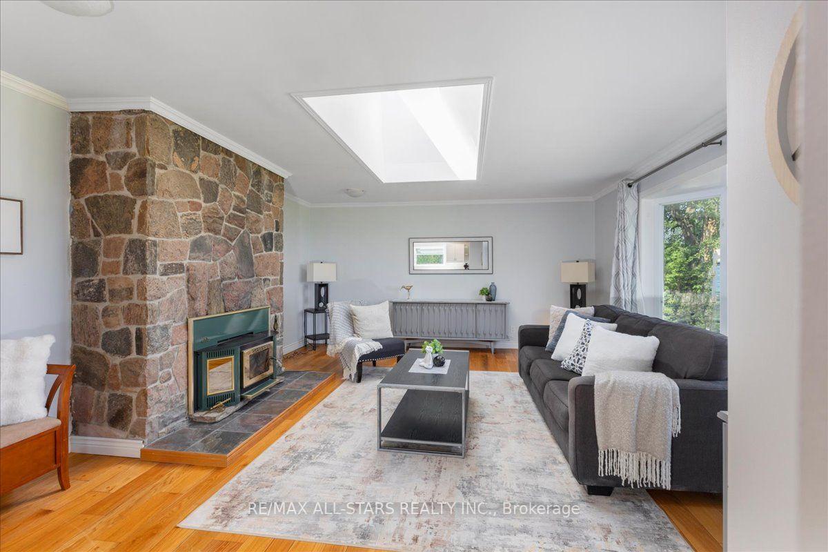Photo 12 of 35 Lake Drive E, Georgina, Keswick North — HOMEH