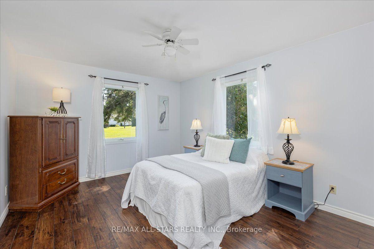 Photo 15 of 35 Lake Drive E, Georgina, Keswick North — HOMEH