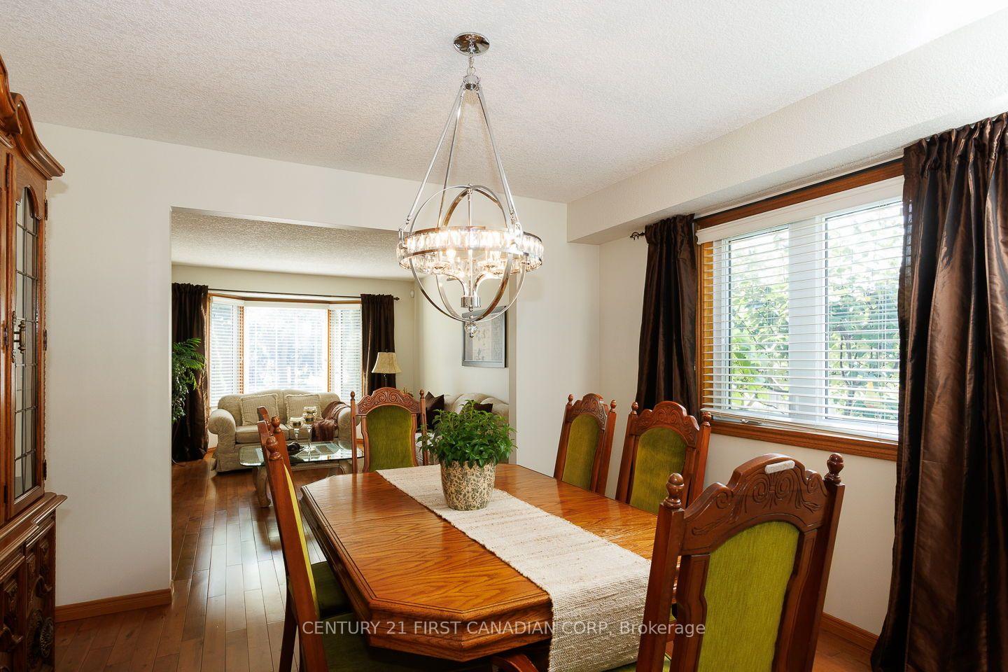 Photo 6 of 255 Deveron Crescent, London, South T — HOMEH
