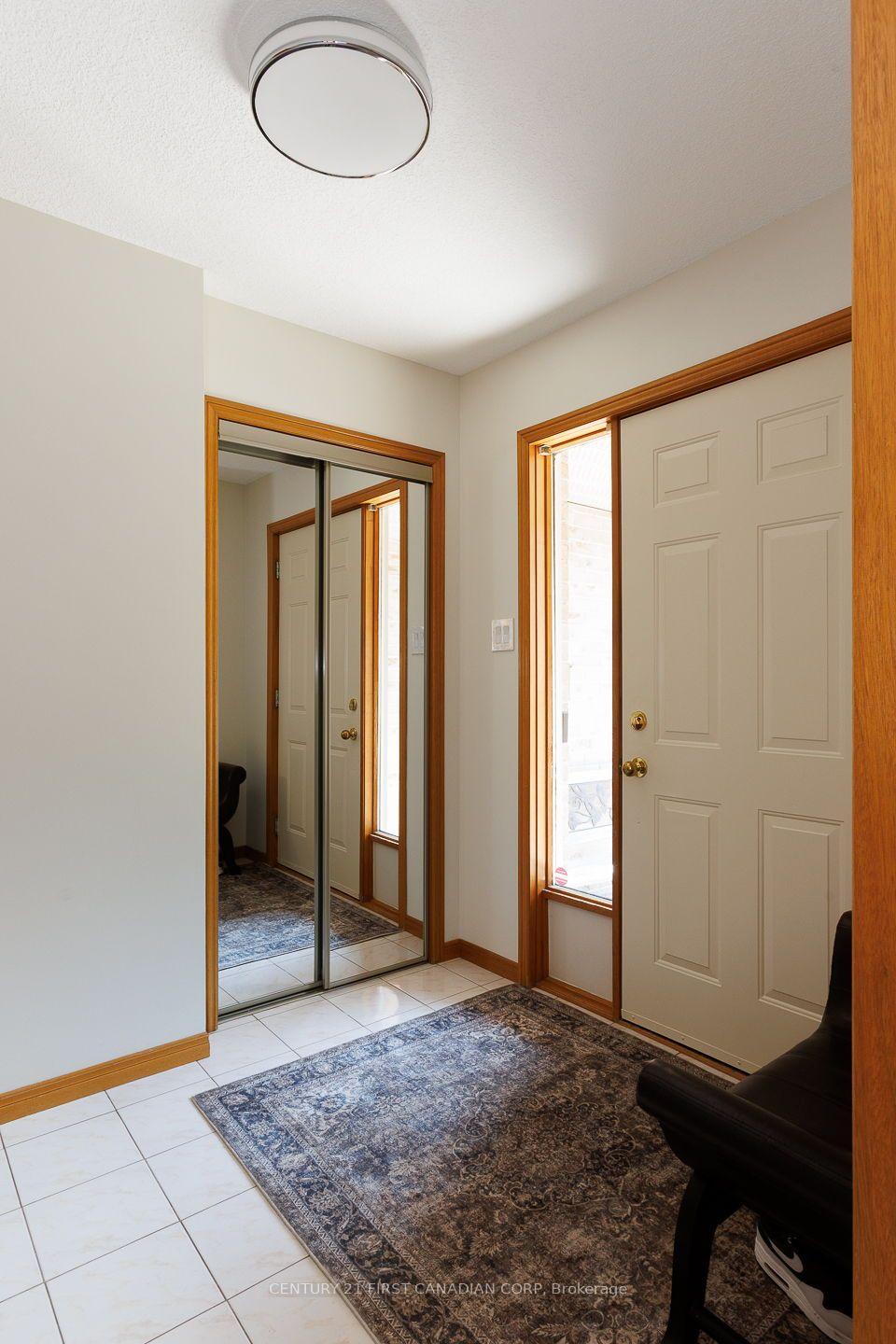 Photo 7 of 255 Deveron Crescent, London, South T — HOMEH