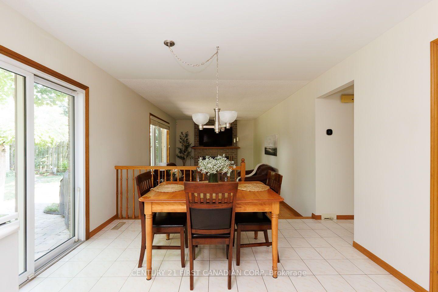Photo 14 of 255 Deveron Crescent, London, South T — HOMEH