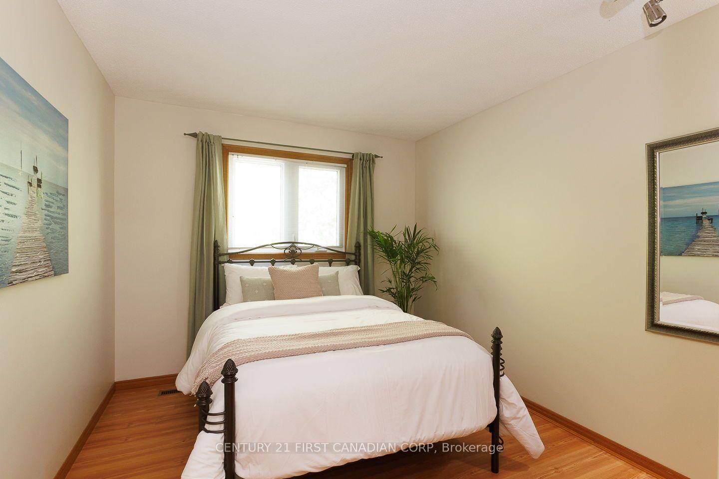 Photo 18 of 255 Deveron Crescent, London, South T — HOMEH