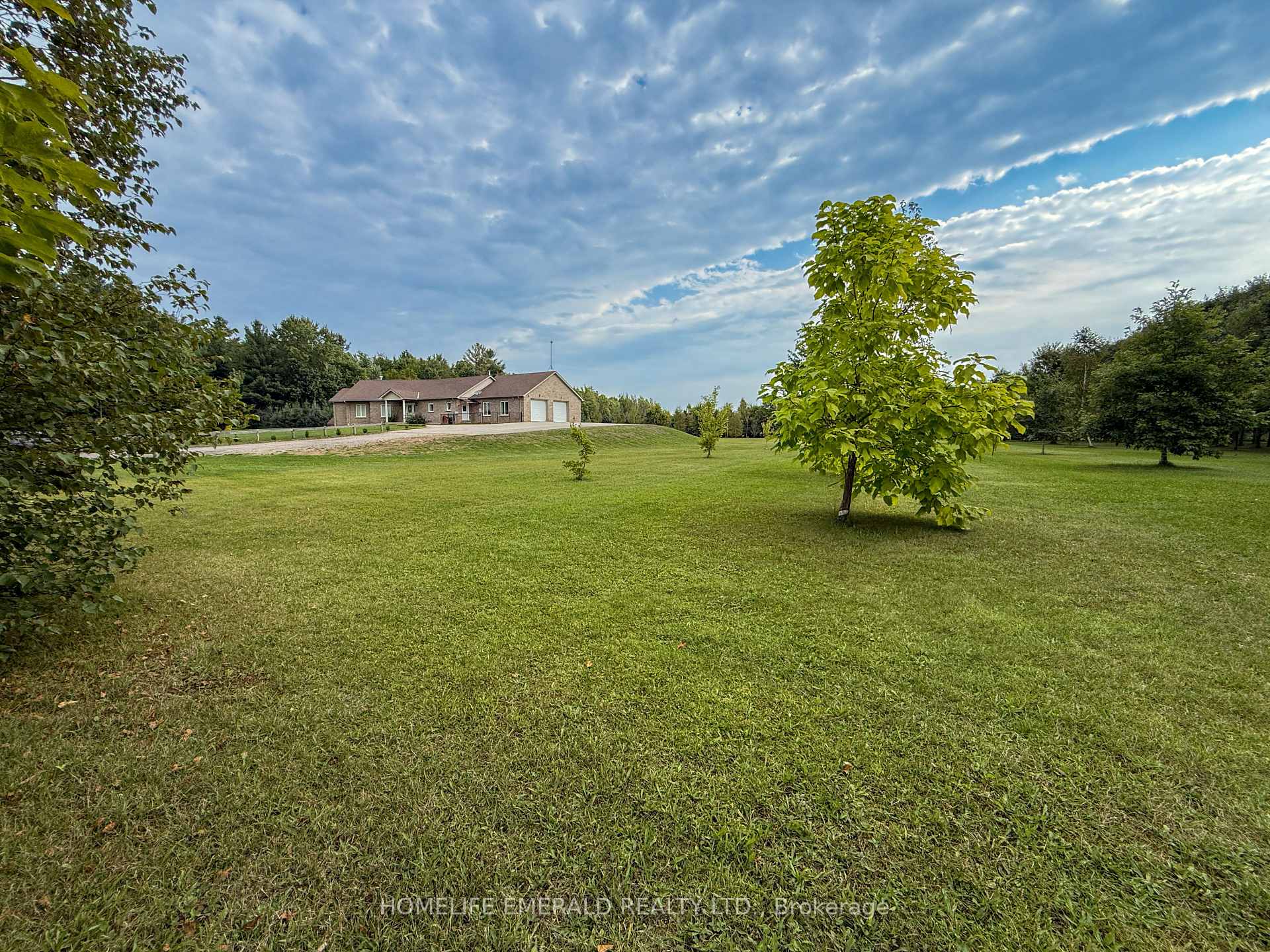 Photo 2 of 3175 3/4 Concession, Clearview, Rural Clearview — HOMEH