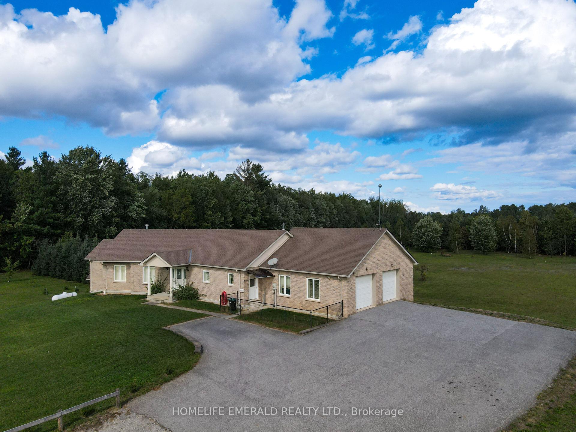 Photo 4 of 3175 3/4 Concession, Clearview, Rural Clearview — HOMEH