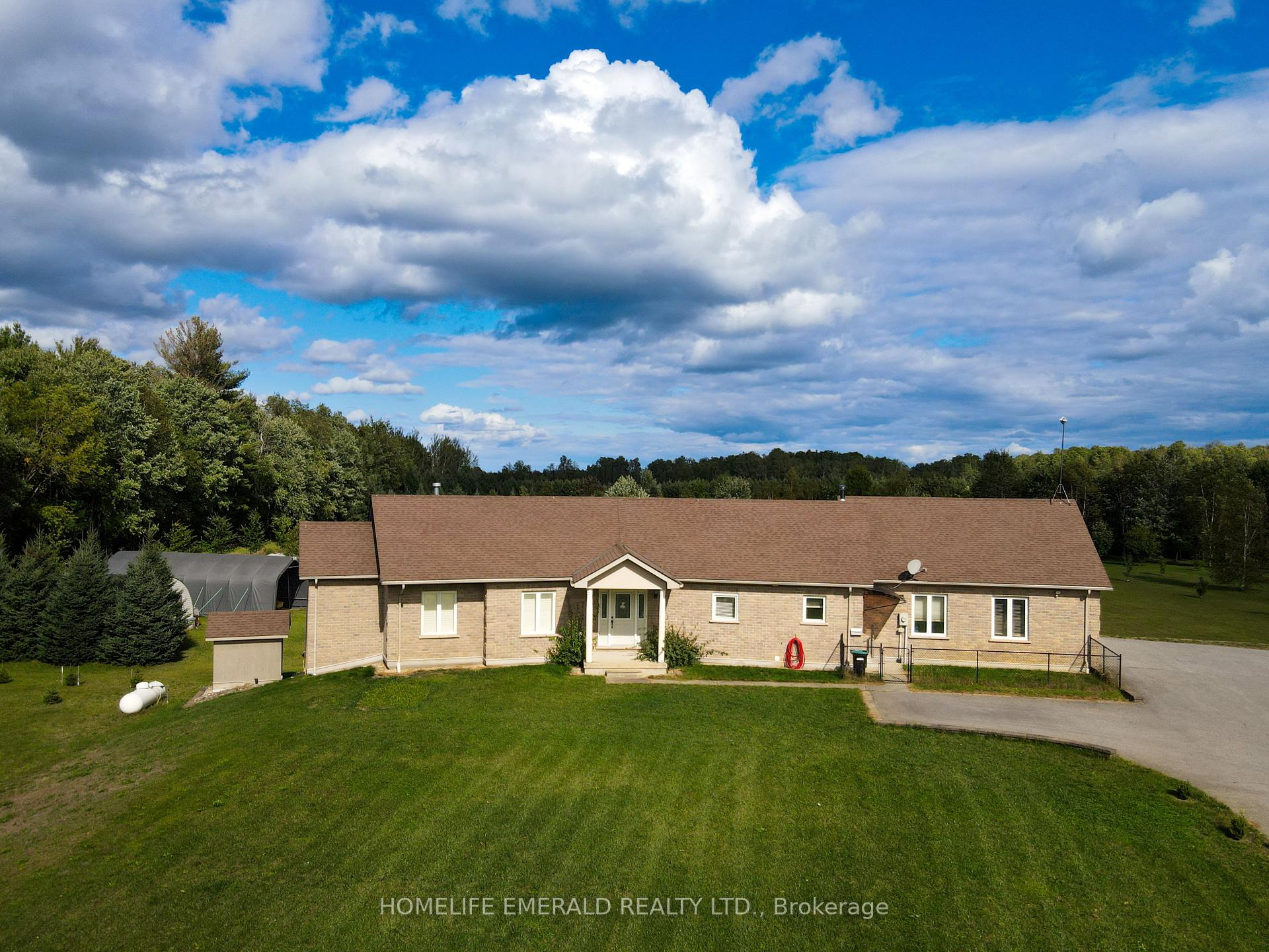 Photo 5 of 3175 3/4 Concession, Clearview, Rural Clearview — HOMEH