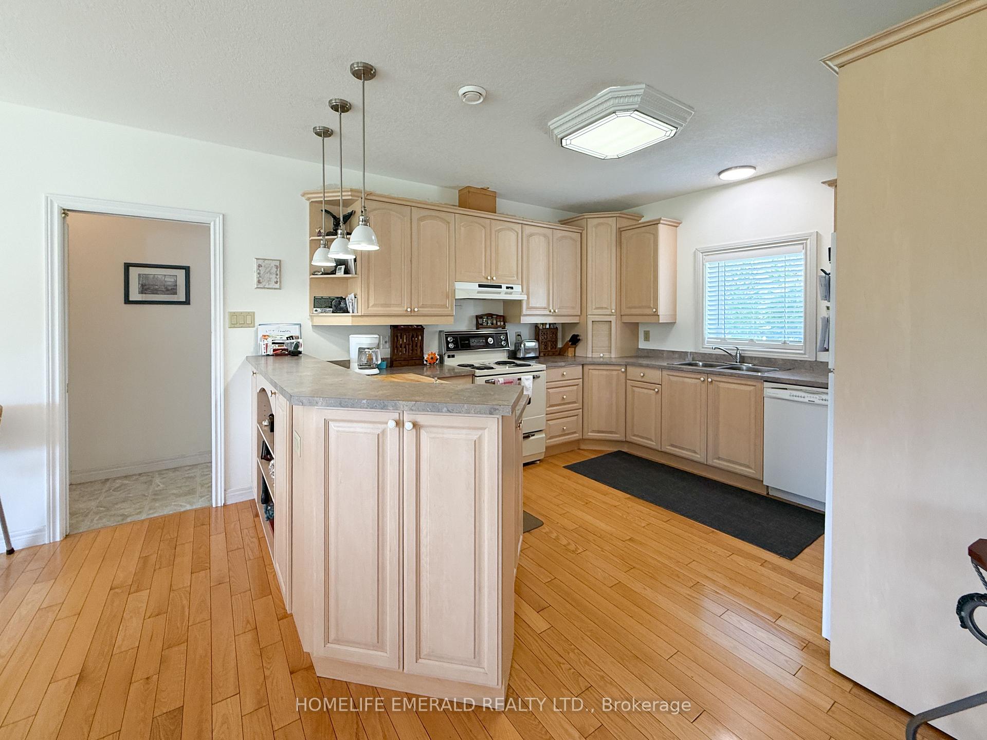 Photo 12 of 3175 3/4 Concession, Clearview, Rural Clearview — HOMEH