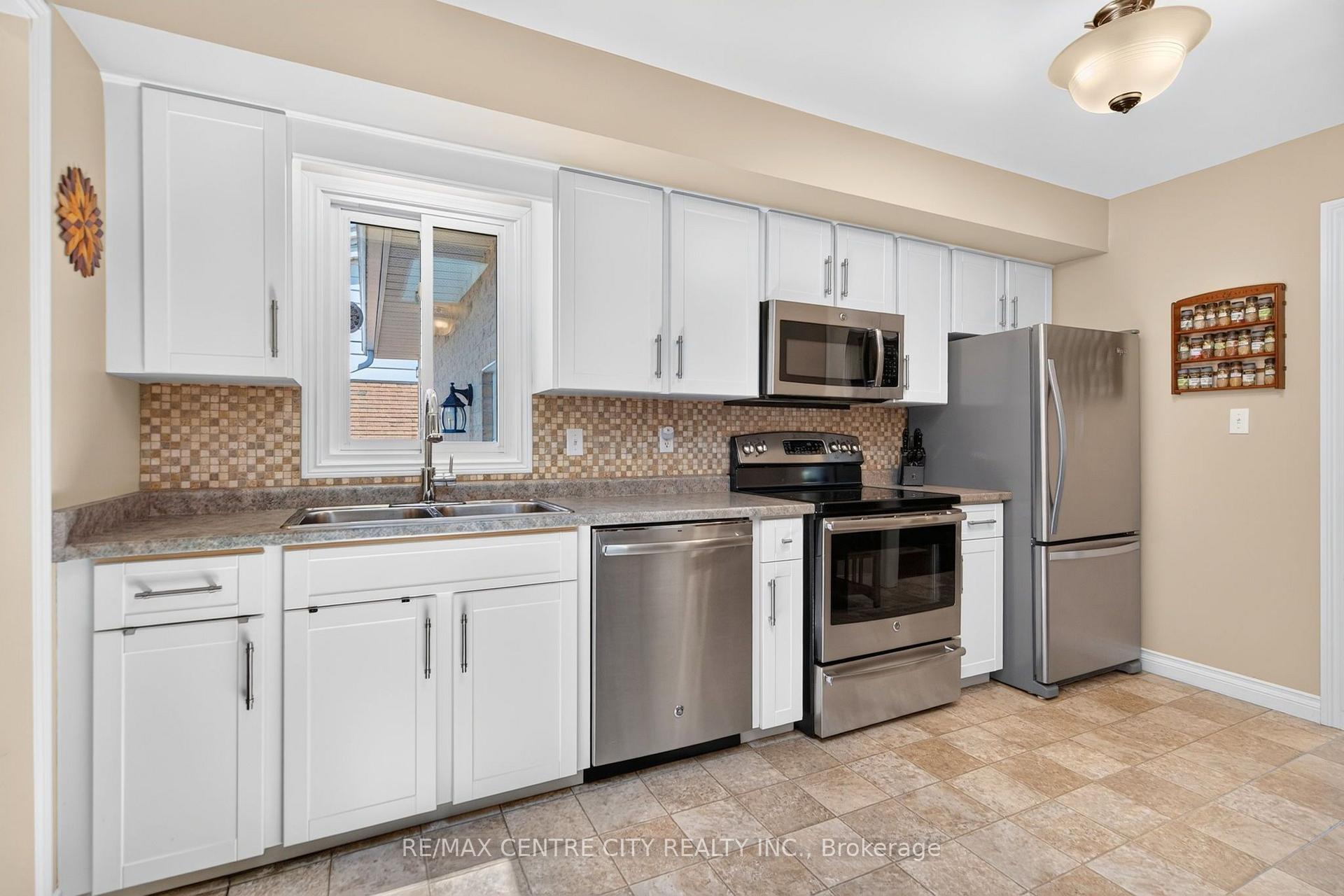 Photo 4 of 37 Luton Crescent, St. Thomas — HOMEH