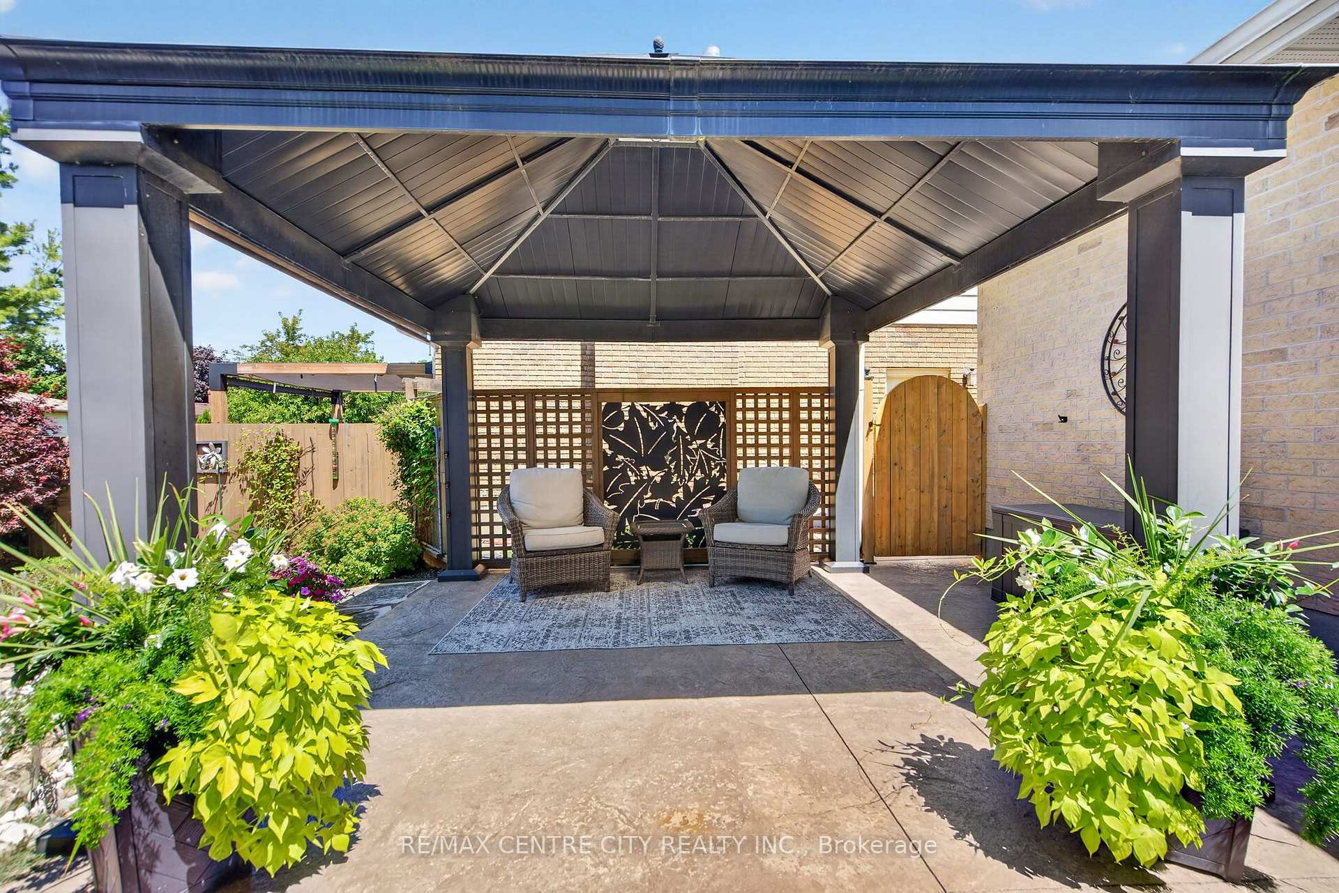 Photo 36 of 37 Luton Crescent, St. Thomas — HOMEH